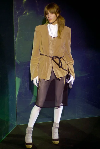 Look 16